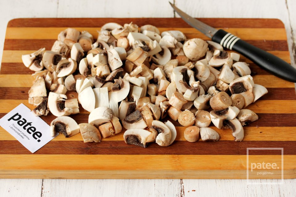 Котлеты из свинины с грибами - Шаг 2