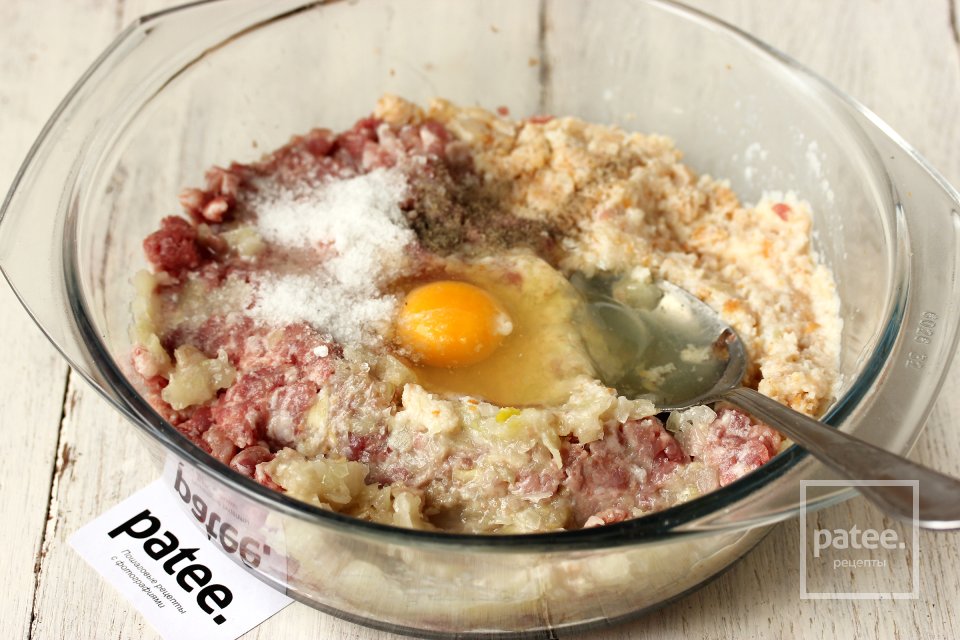 Котлеты из свинины с грибами - Шаг 6