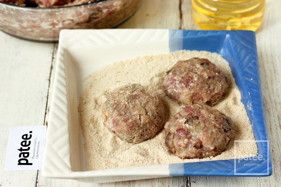 Котлеты из свинины с грибами - Шаг 9