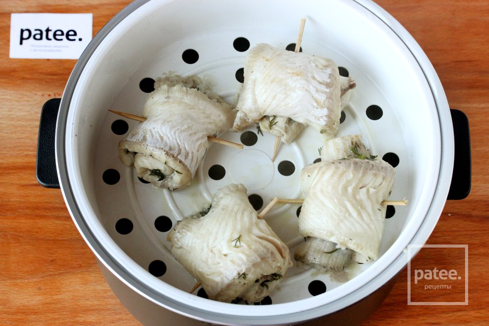 Рулетики из камбалы с анчоусным маслом и рисом в мультиварке - Шаг 12