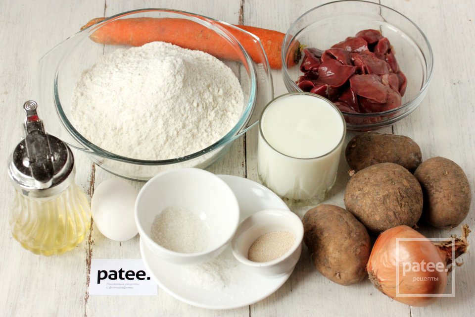 Жареные пирожки с куриной печенью и картофелем - Шаг 1