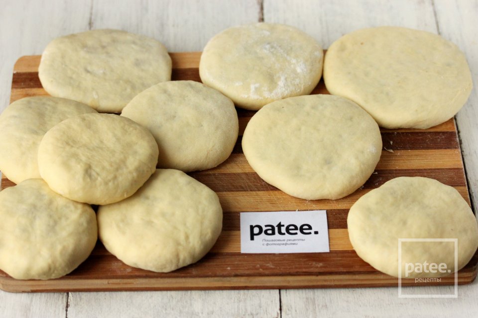 Жареные пирожки с куриной печенью и картофелем - Шаг 17