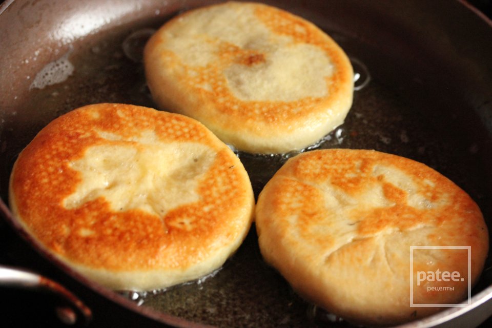 Жареные пирожки с куриной печенью и картофелем - Шаг 18