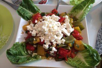 Салат из печёного перца с брынзой