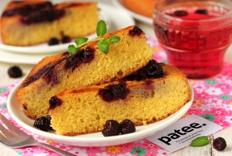 Кукурузный пирог с ягодами