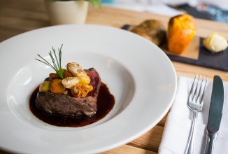 Косуля с соусом из кваса