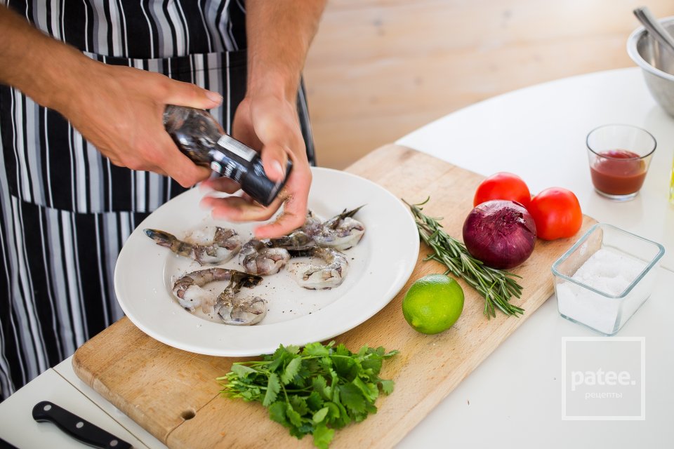 Тигровые креветки-гриль с томатной сальсой - Шаг 3