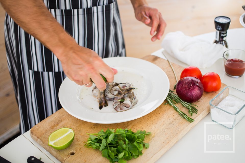 Тигровые креветки-гриль с томатной сальсой - Шаг 6