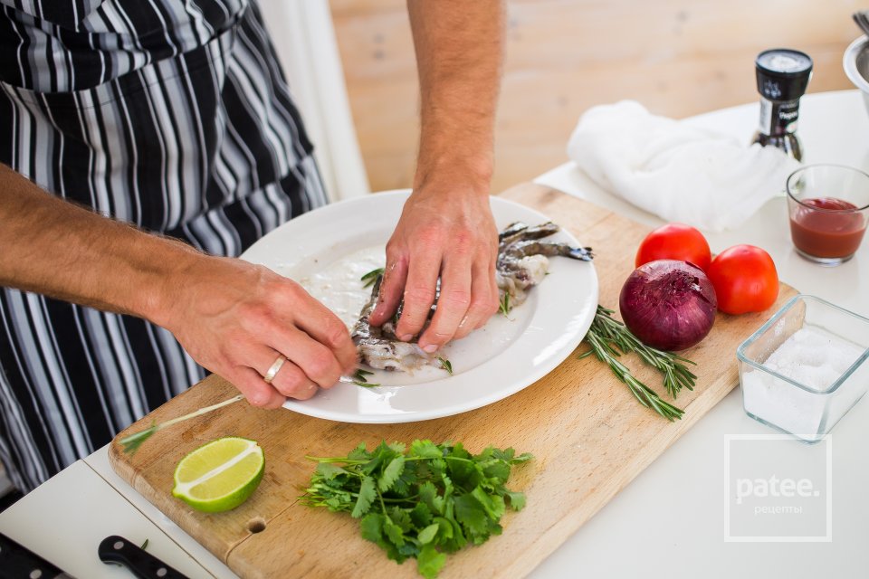 Тигровые креветки-гриль с томатной сальсой - Шаг 7