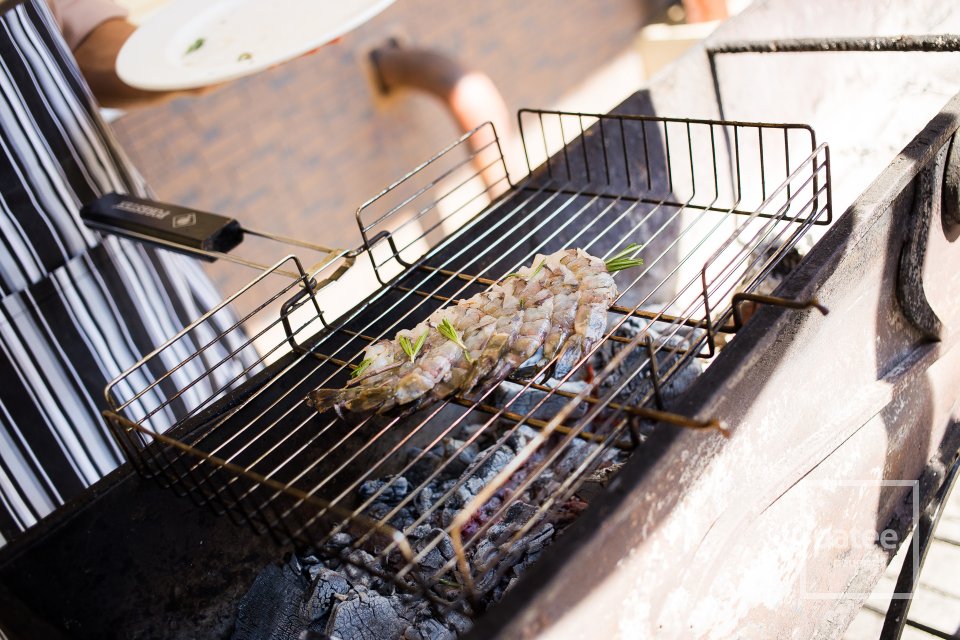 Тигровые креветки-гриль с томатной сальсой - Шаг 19