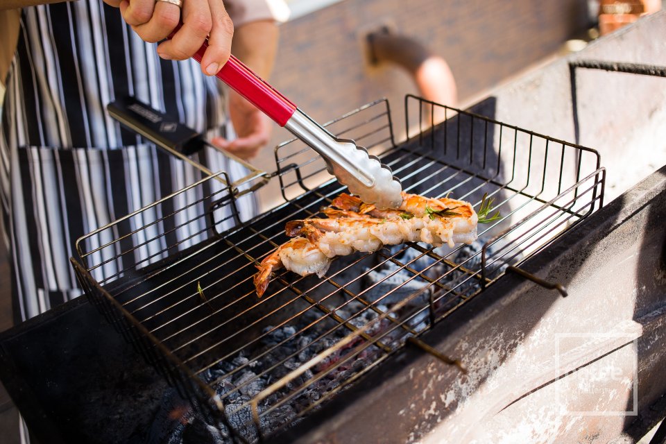 Тигровые креветки-гриль с томатной сальсой - Шаг 20