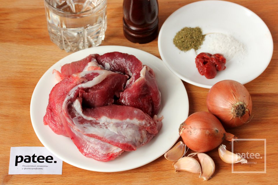 Свинина с луком и чесноком в мультиварке - Шаг 1