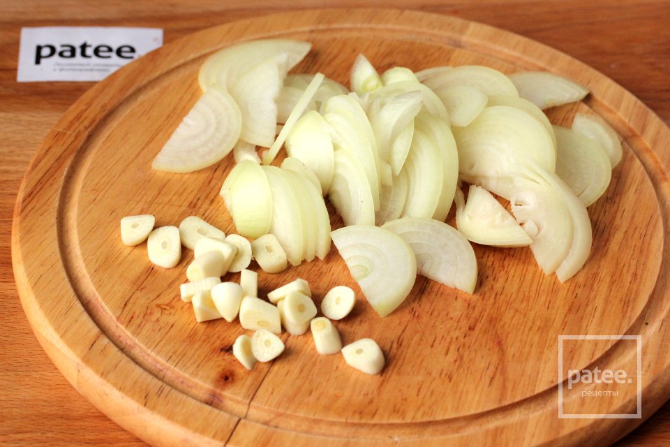 Свинина с луком и чесноком в мультиварке - Шаг 3