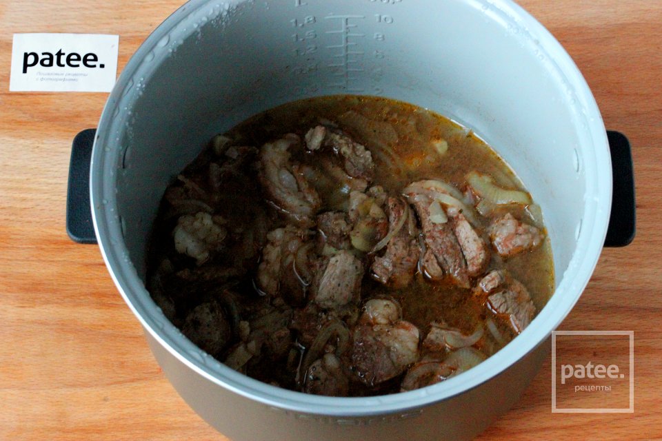 Свинина с луком и чесноком в мультиварке - Шаг 10