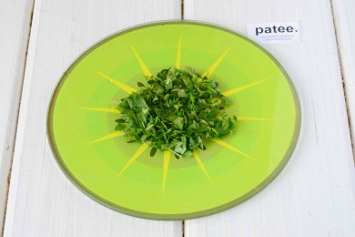 Пицца с помидорами, зеленью и сосисками - приготовление