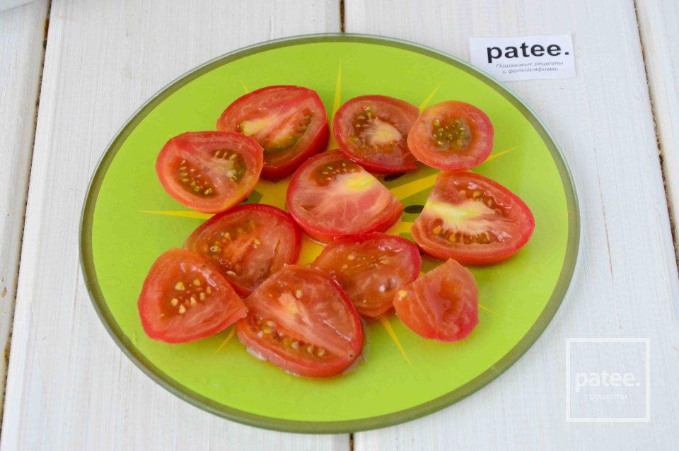 Пицца с помидорами, зеленью и сосисками - Шаг 9