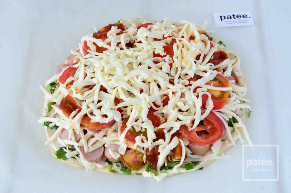 Пицца с помидорами, зеленью и сосисками - Шаг 12