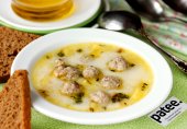 Сырный суп с фрикадельками и тимьяном