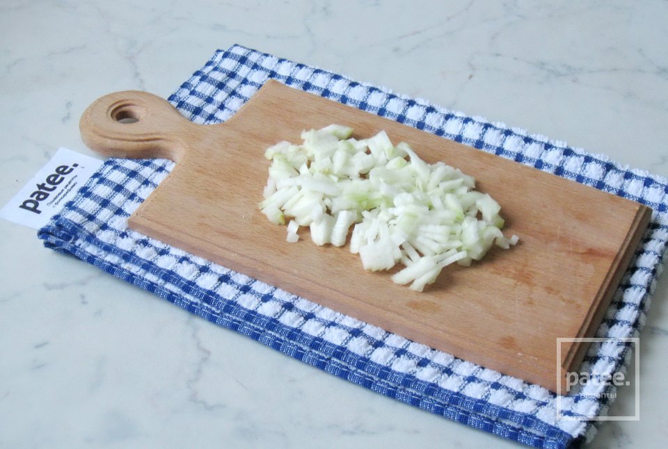 Куриные тефтели с лисичками и картофелем - Шаг 2