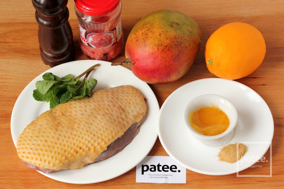 Утиная грудка с мангово-имбирным тартаром и медовым соусом - Шаг 1