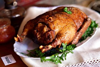 Утка фаршированная блинами