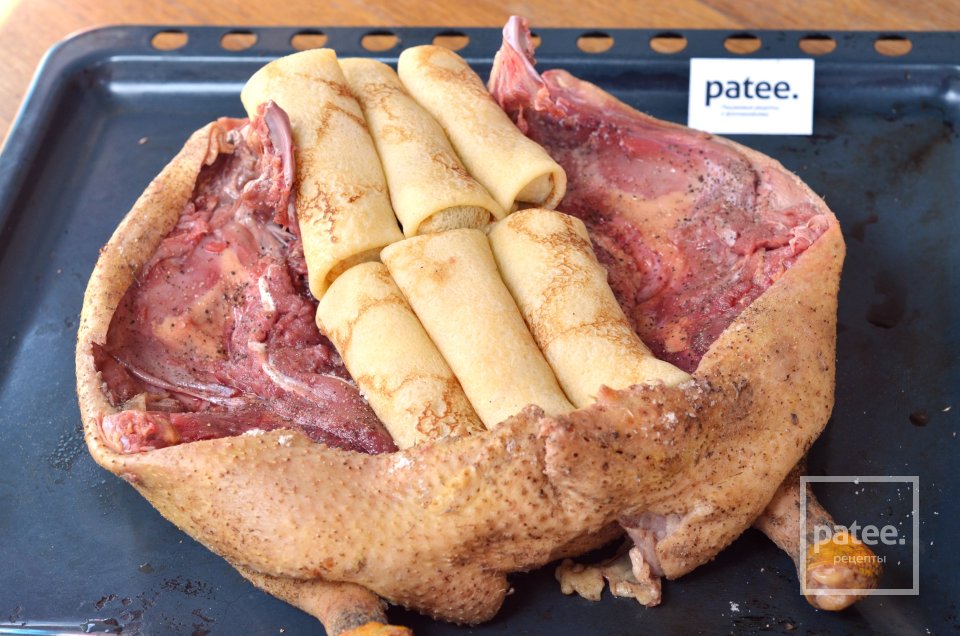 Утка фаршированная блинами - Шаг 20