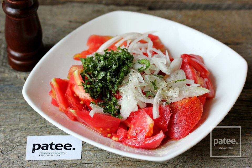 Салат из розовых помидоров с тунцом - Шаг 7