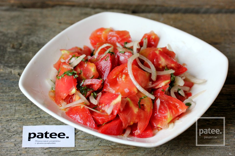 Салат из розовых помидоров с тунцом - Шаг 8