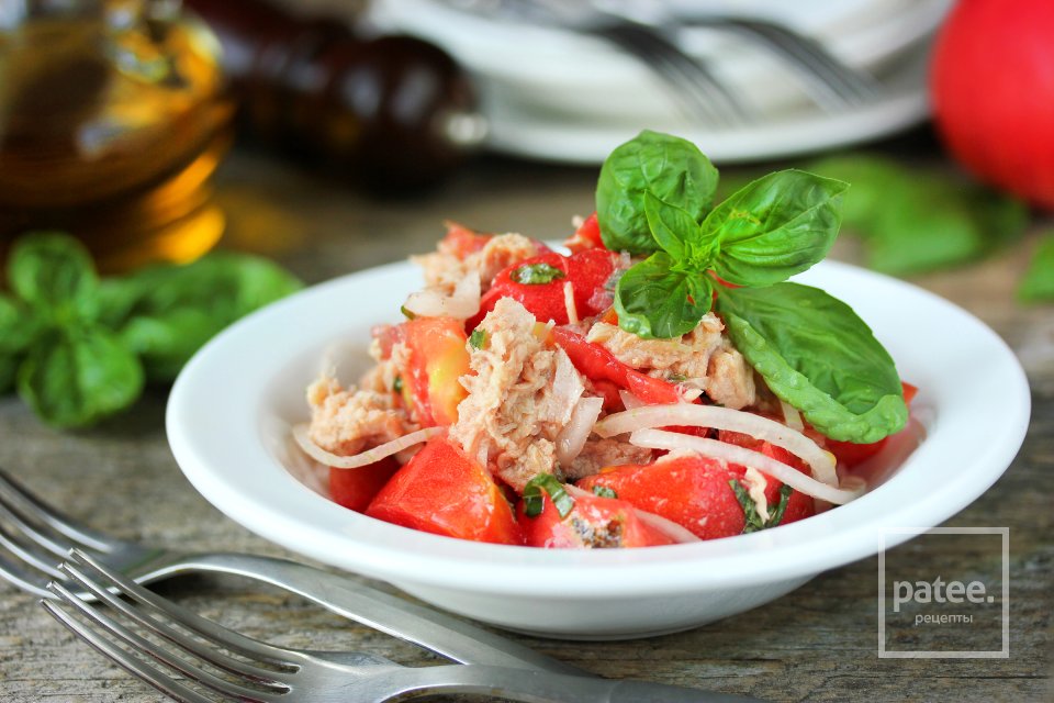 Салат из розовых помидоров с тунцом - Шаг 12