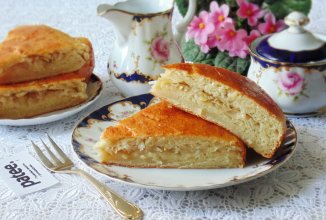 Сдобный пирог с капустой на кефире