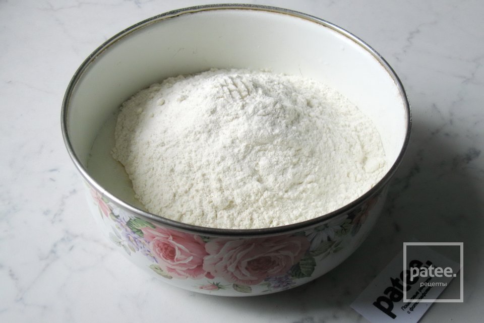 Сдобный пирог с капустой на кефире - Шаг 7