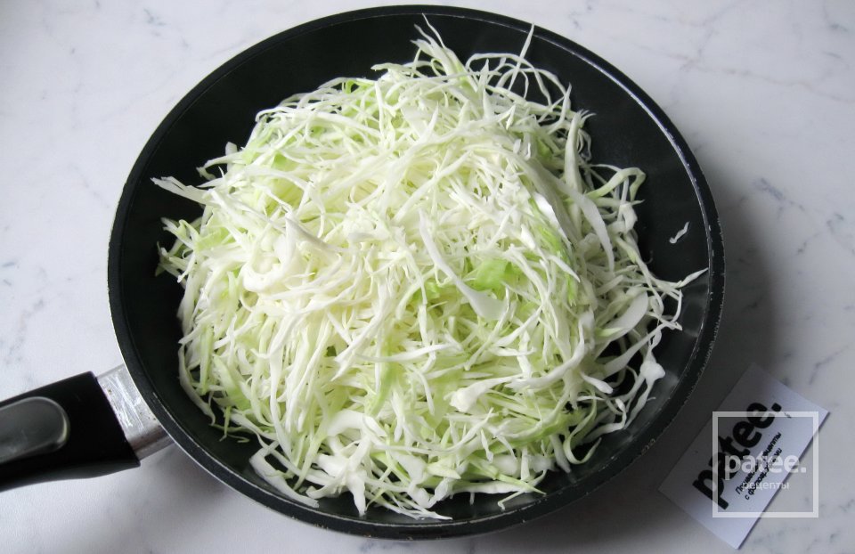 Сдобный пирог с капустой на кефире - Шаг 10