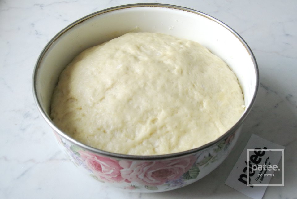 Сдобный пирог с капустой на кефире - Шаг 12