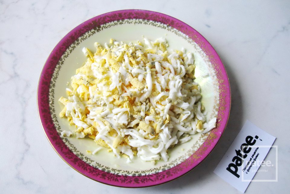 Салат с креветками и красной икрой - Шаг 5