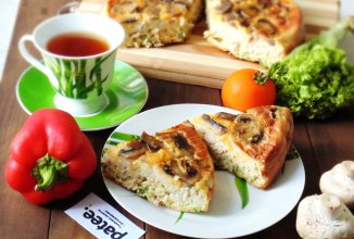 Заливной пирог с мясом, рисом и грибами