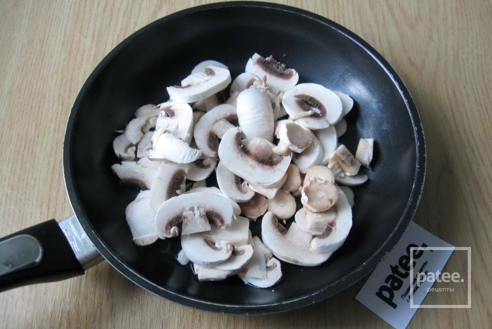 Заливной пирог с мясом, рисом и грибами - Шаг 8