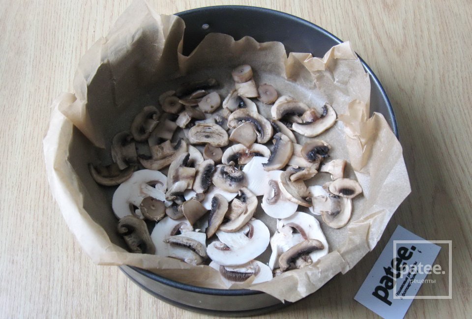 Заливной пирог с мясом, рисом и грибами - Шаг 9