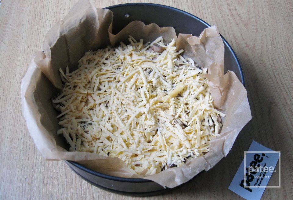 Заливной пирог с мясом, рисом и грибами - Шаг 10