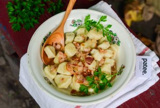 Картофельные галушки со шкварками