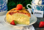 Пирог с клубникой в мультиварке