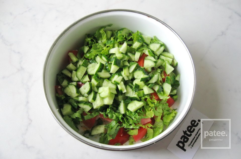 Салат с тунцом, овощами и оливками - Шаг 5