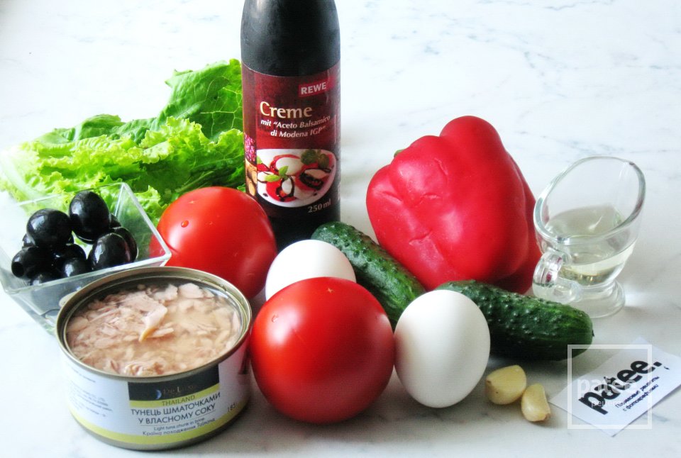 Салат с тунцом, овощами и оливками - Шаг 1