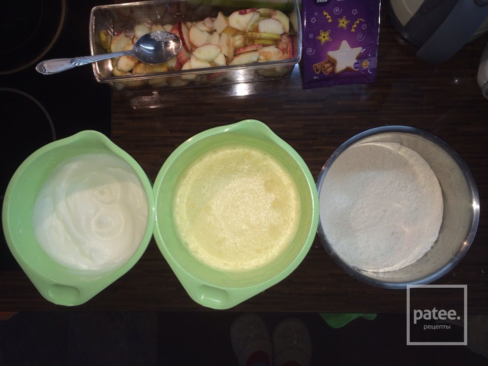 Воздушная шарлотка с яблоками - Шаг 5