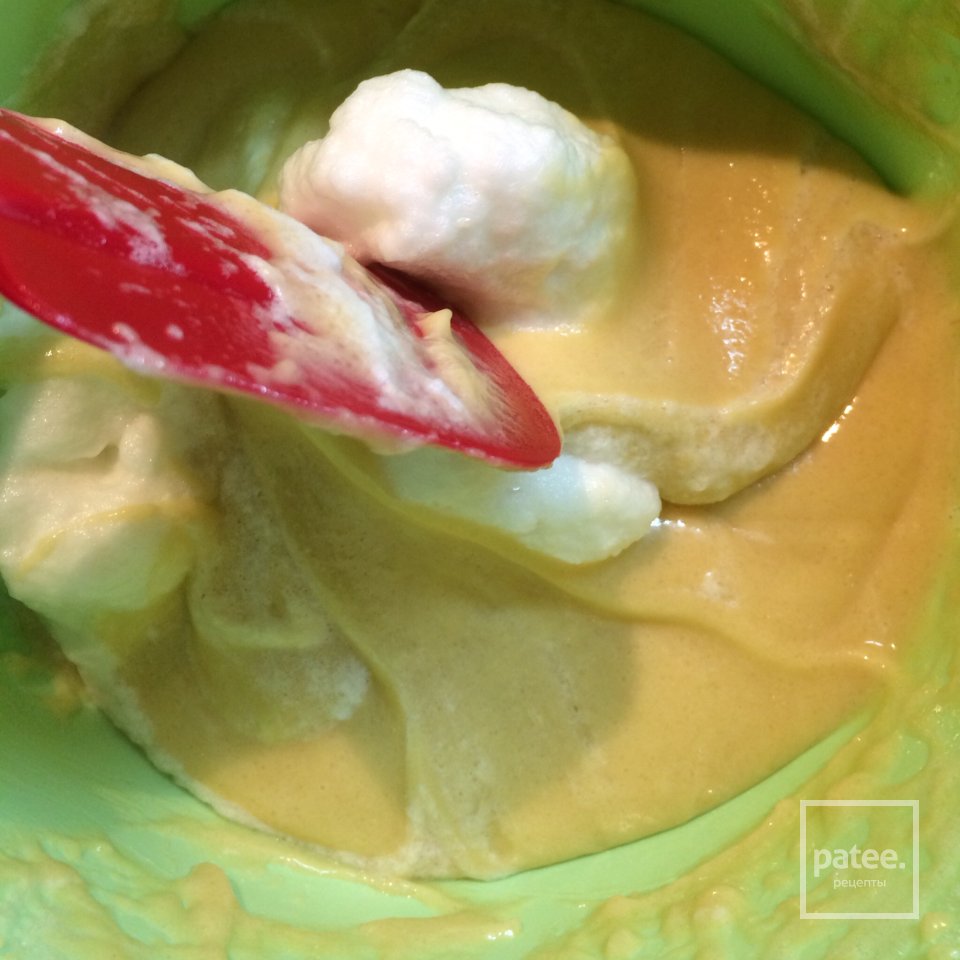 Воздушная шарлотка с яблоками - Шаг 6