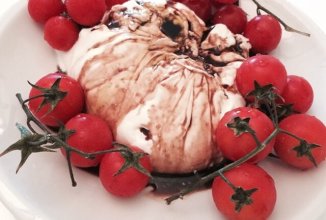 Салат с помидорами