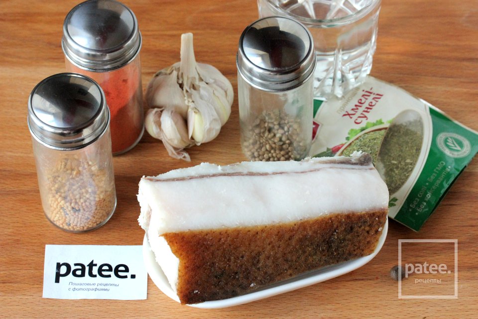 Сало пикантное со специями и чесноком - Шаг 1