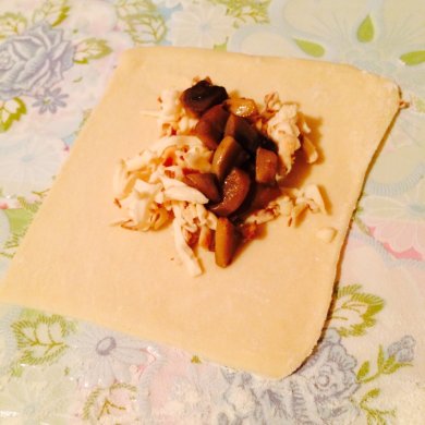 Слойки с сыром и грибами - Шаг 5