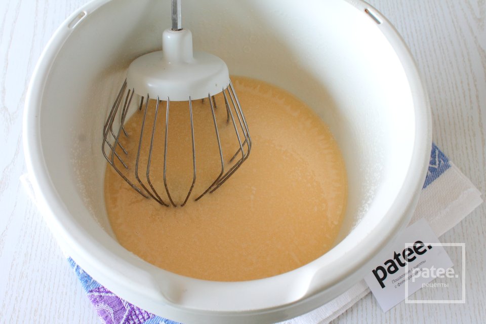 Пирог яблочный с грецкими орехами - Шаг 3