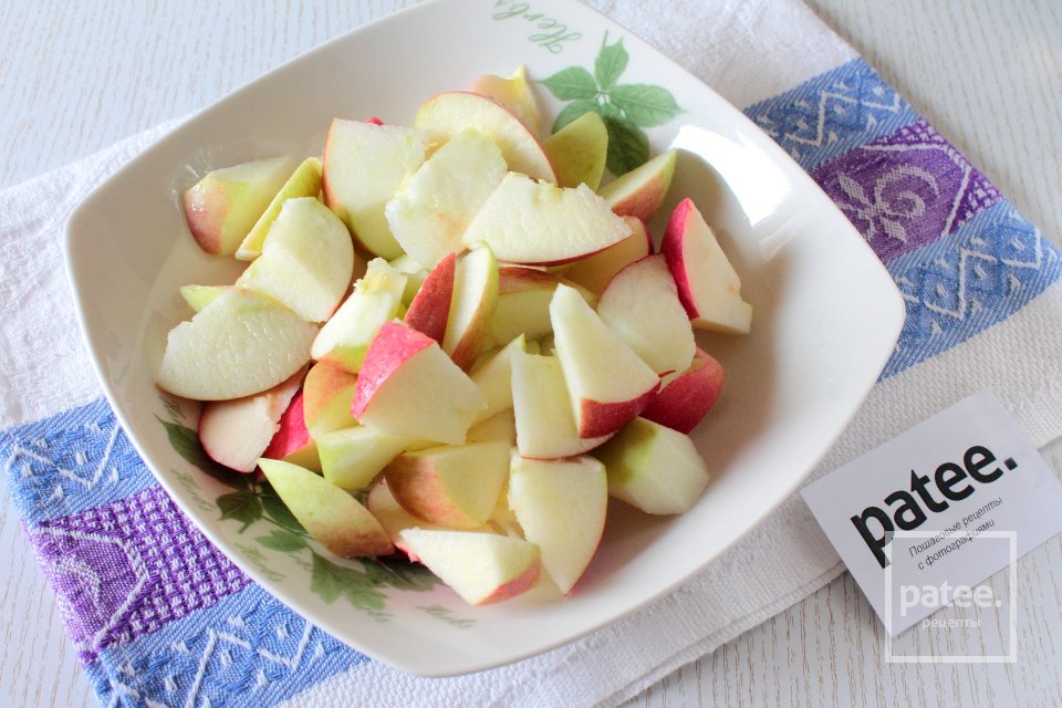 Пирог яблочный с грецкими орехами - Шаг 5