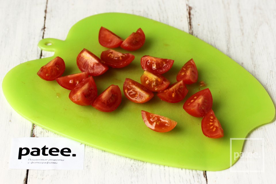 Микс-салат с помидорами черри и шампиньонами - Шаг 3